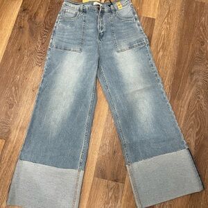 Brand:Vibrant- NWT
Size 15
Wide leg/wide cuff